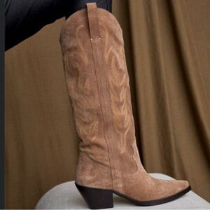 NIB - Matisse Agency Brown Suede Cowgirl Boot